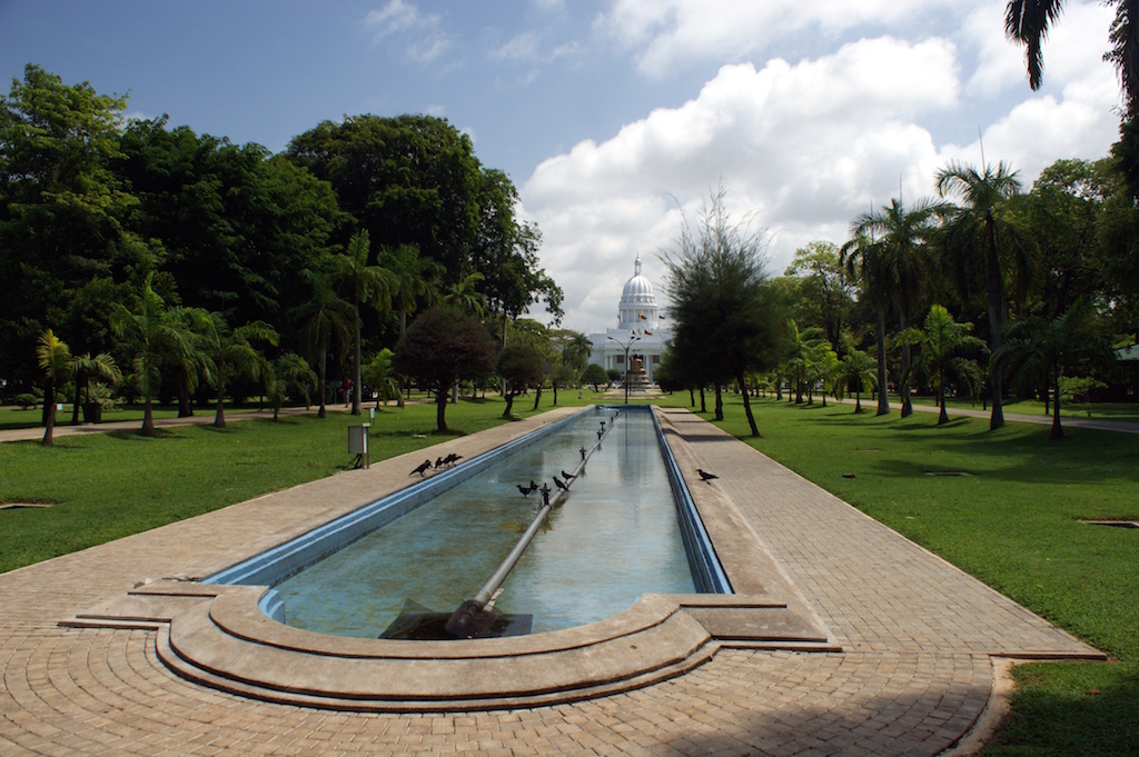 The Viharamahadevi Park